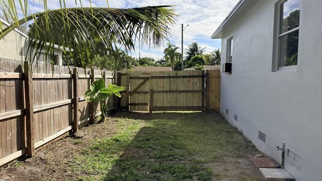 2745 Funston Street, Hollywood, FL 33020