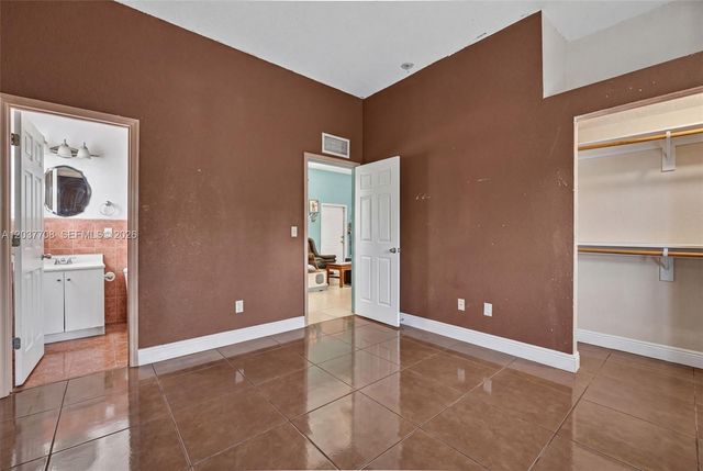 3039 NW 43rd Ter, Miami, FL 33142