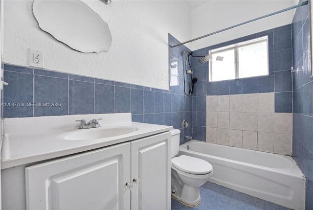 3039 NW 43rd Ter, Miami, FL 33142