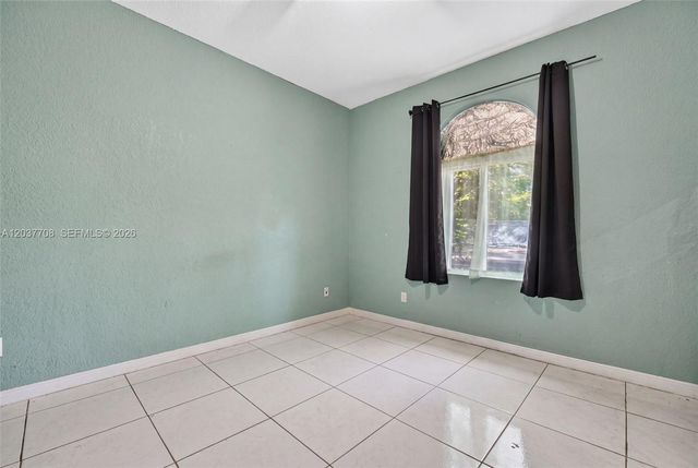 3039 NW 43rd Ter, Miami, FL 33142