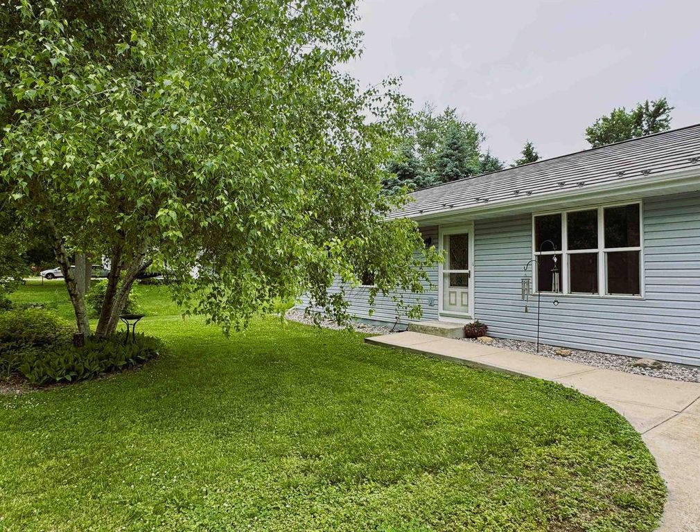 1321 E Road One Road, Edgerton, WI 53534