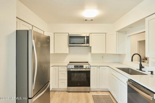 1104 WOOD HILL Place, 1104, Jacksonville, FL 32256