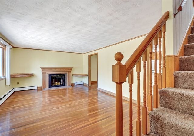 114 Glenellen Rd, Boston, MA 02132