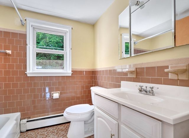 114 Glenellen Rd, Boston, MA 02132