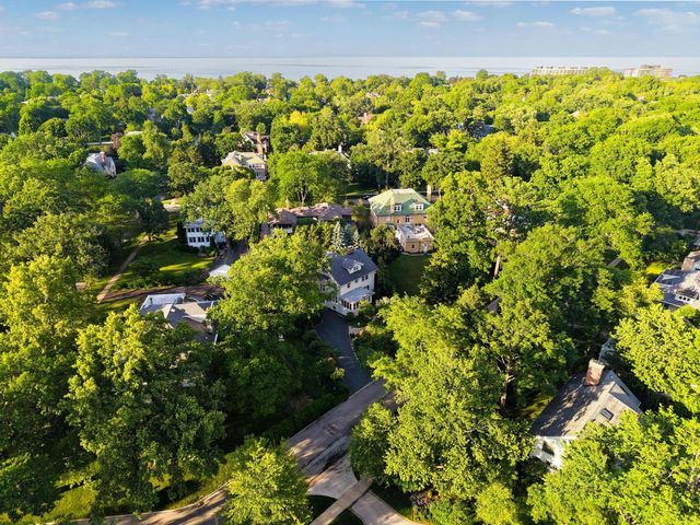 325 Oxford Road, Kenilworth, IL 60043