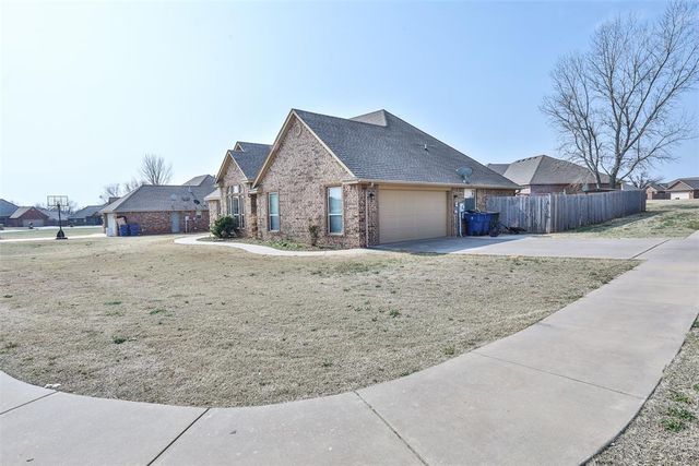 501 NE Cheltenham Trail, Blanchard, OK 73010
