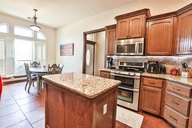 501 NE Cheltenham Trail, Blanchard, OK 73010