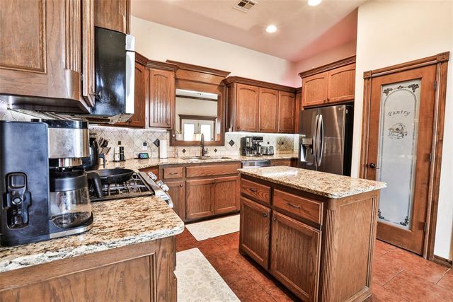 501 NE Cheltenham Trail, Blanchard, OK 73010