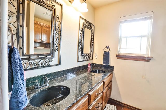 501 NE Cheltenham Trail, Blanchard, OK 73010