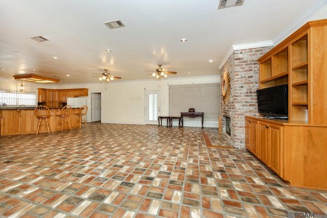 7105 Port Hudson Pride Rd, Zachary, LA 70791