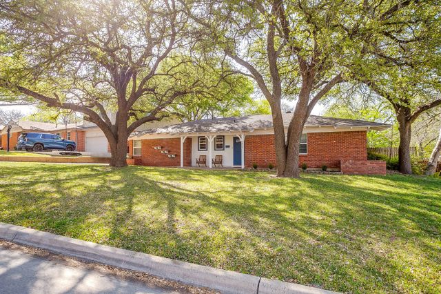 6829 Chickering Road, Fort Worth, TX 76116