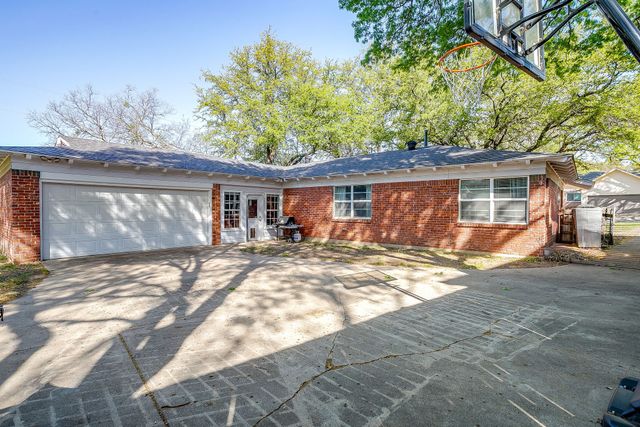 6829 Chickering Road, Fort Worth, TX 76116