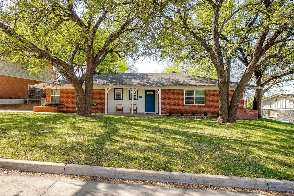 6829 Chickering Road, Fort Worth, TX 76116