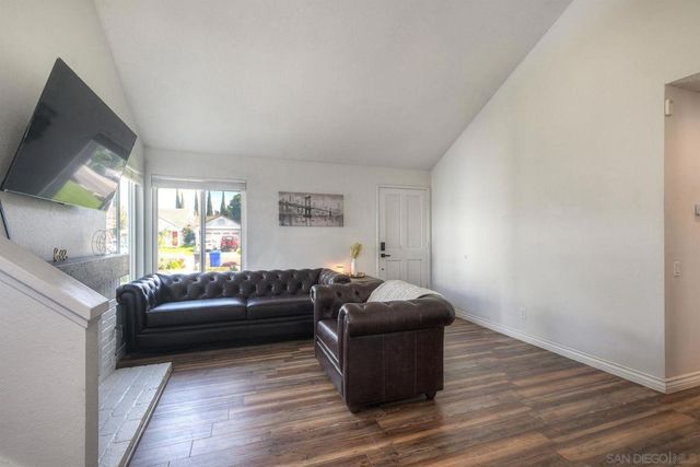 813 Sunningdale Dr, Oceanside, CA 92057