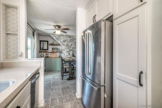 813 Sunningdale Dr, Oceanside, CA 92057