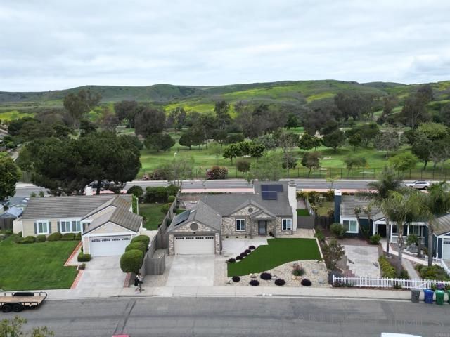 813 Sunningdale Dr, Oceanside, CA 92057