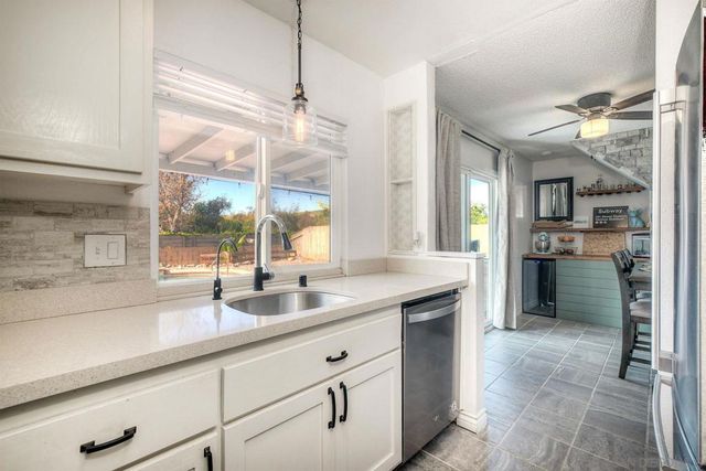 813 Sunningdale Dr, Oceanside, CA 92057