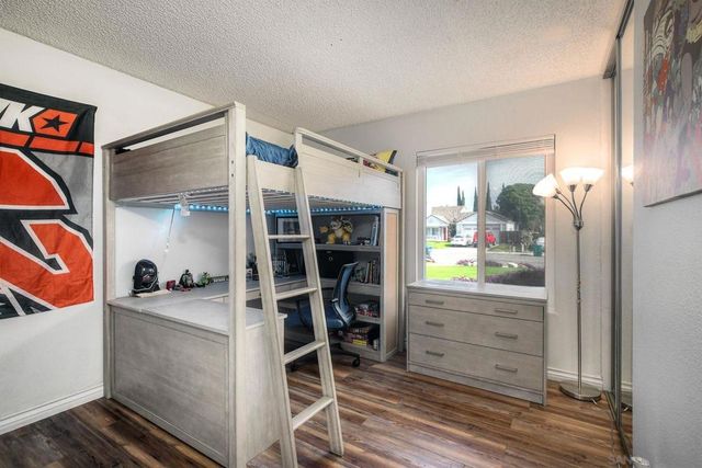 813 Sunningdale Dr, Oceanside, CA 92057