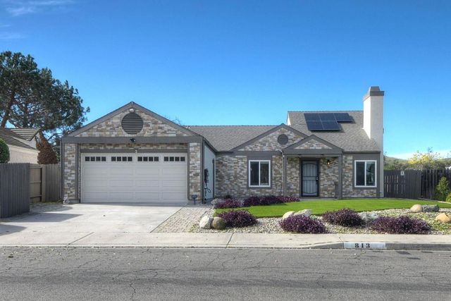 813 Sunningdale Dr, Oceanside, CA 92057