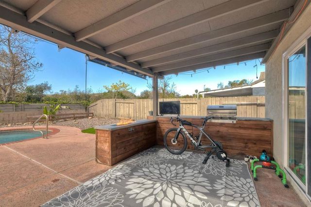 813 Sunningdale Dr, Oceanside, CA 92057