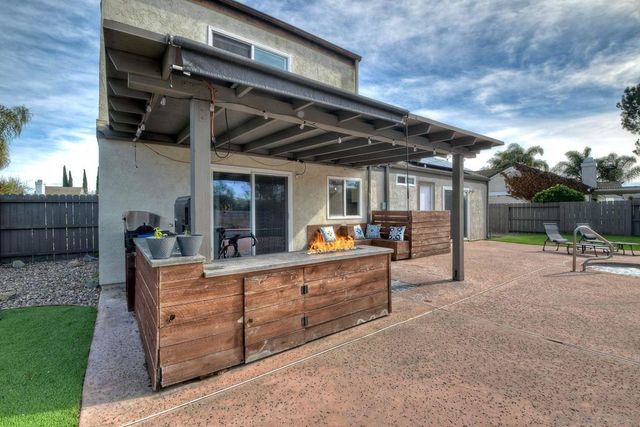 813 Sunningdale Dr, Oceanside, CA 92057