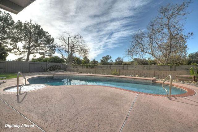 813 Sunningdale Dr, Oceanside, CA 92057