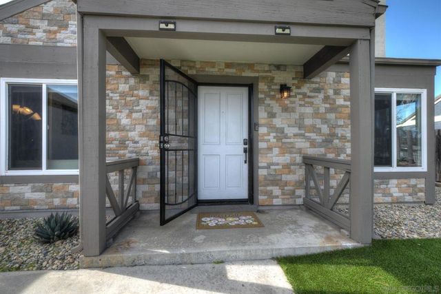 813 Sunningdale Dr, Oceanside, CA 92057