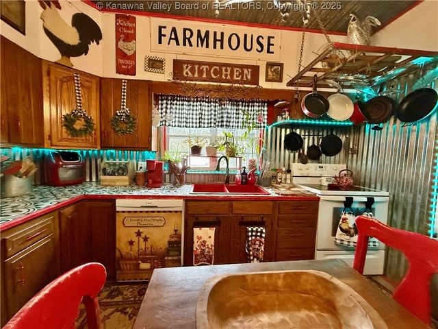 856 Stover Street, St Albans, WV 25177