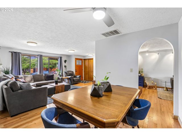 17310 TIMOTHY Way, Gladstone, OR 97027