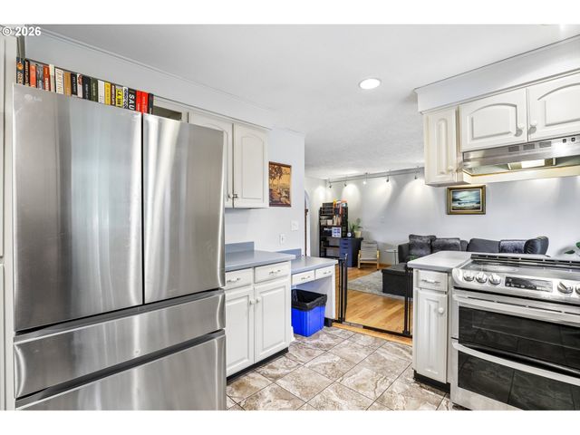 17310 TIMOTHY Way, Gladstone, OR 97027