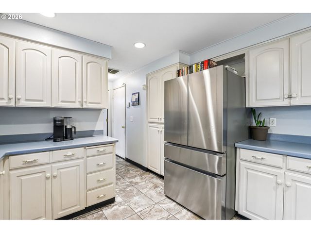 17310 TIMOTHY Way, Gladstone, OR 97027