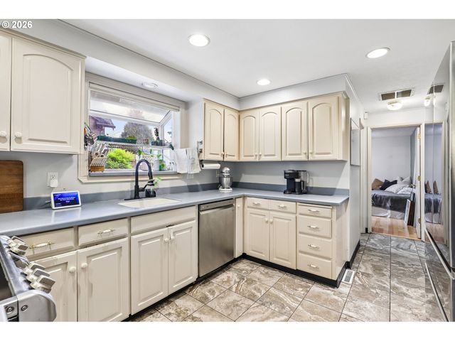 17310 TIMOTHY Way, Gladstone, OR 97027