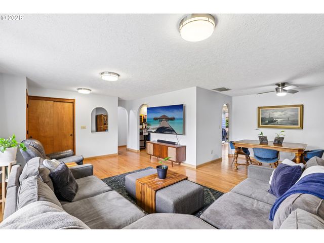 17310 TIMOTHY Way, Gladstone, OR 97027