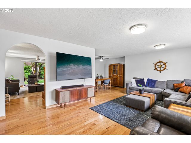 17310 TIMOTHY Way, Gladstone, OR 97027
