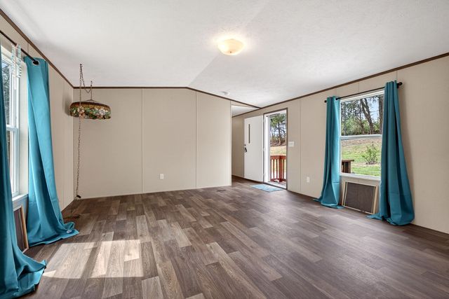 1237 Ridge Rd, Quebeck, TN 38579
