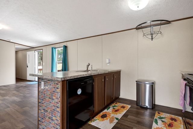 1237 Ridge Rd, Quebeck, TN 38579