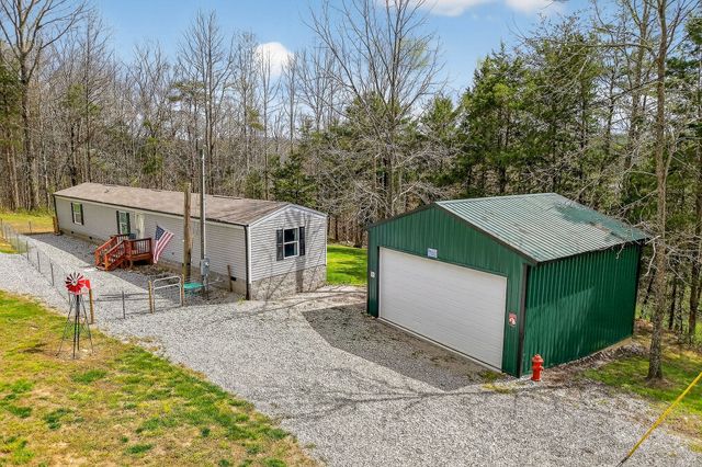 1237 Ridge Rd, Quebeck, TN 38579