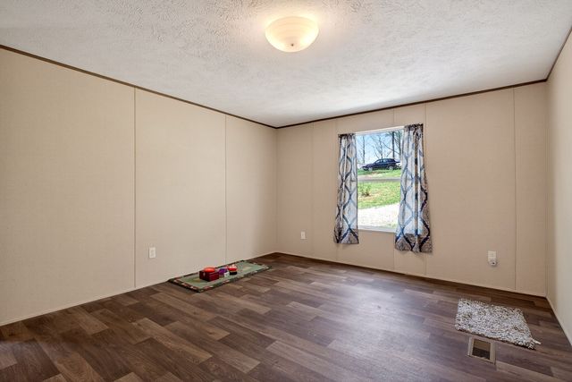 1237 Ridge Rd, Quebeck, TN 38579