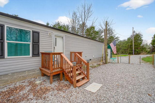 1237 Ridge Rd, Quebeck, TN 38579