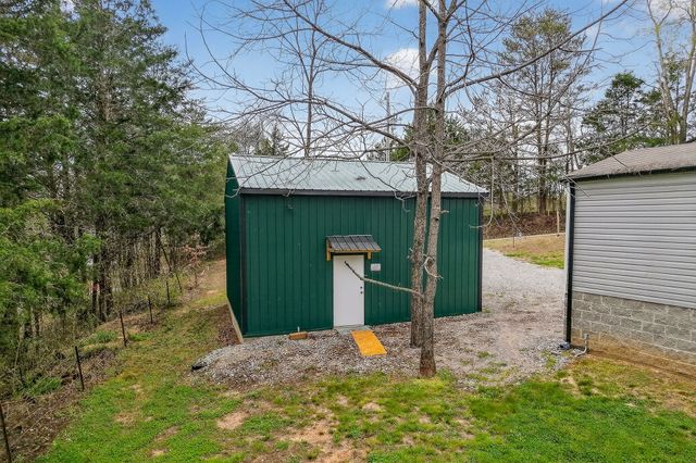 1237 Ridge Rd, Quebeck, TN 38579