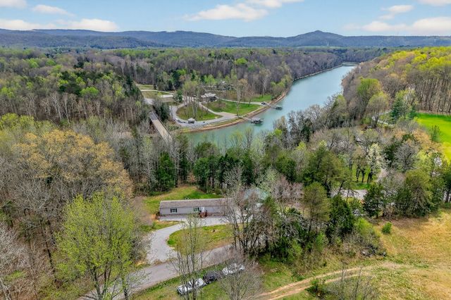 1237 Ridge Rd, Quebeck, TN 38579