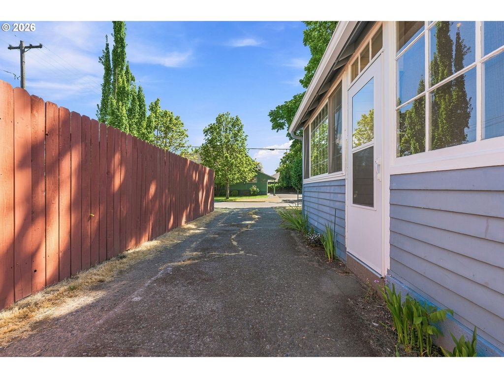 Image 24 of property listing at 115 Nw 9TH St, Mc Minnville, OR 97128