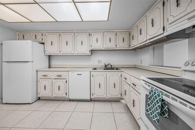 4908 38TH WAY S 204, St Petersburg, FL 33711