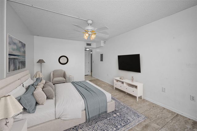 4908 38TH WAY S 204, St Petersburg, FL 33711