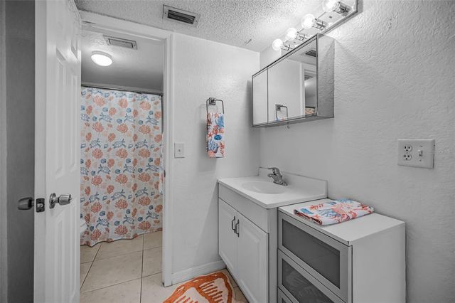 4908 38TH WAY S 204, St Petersburg, FL 33711