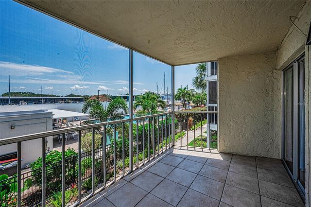 4908 38TH WAY S 204, St Petersburg, FL 33711
