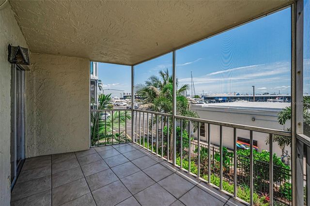 4908 38TH WAY S 204, St Petersburg, FL 33711