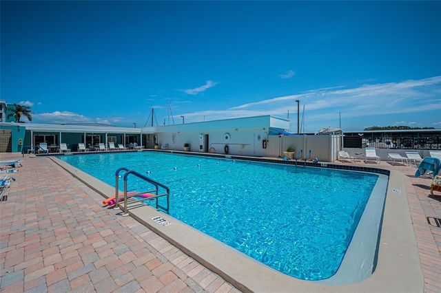4908 38TH WAY S 204, St Petersburg, FL 33711