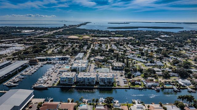 4908 38TH WAY S 204, St Petersburg, FL 33711