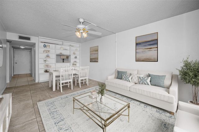 4908 38TH WAY S 204, St Petersburg, FL 33711